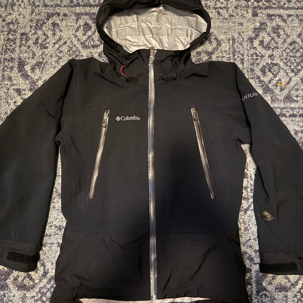 Columbia Titanium Omni tech Fully water proof jacket